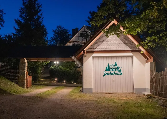 Jachthuus Mit Anbau *