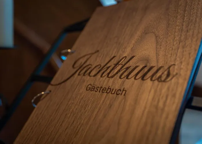 Jachthuus Mit Anbau * 브릴온